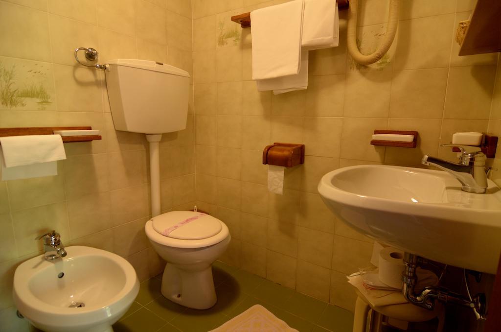 בלונו Albergo Mirella חדר תמונה